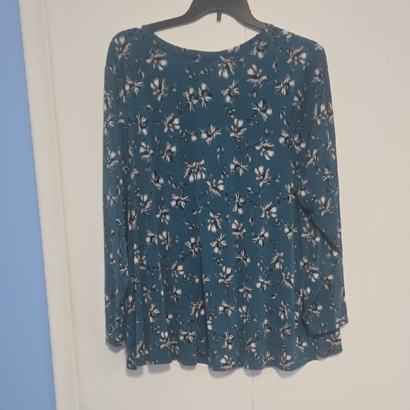 Lane Bryant Floral Teal Women's Top - Picture 3 of 3